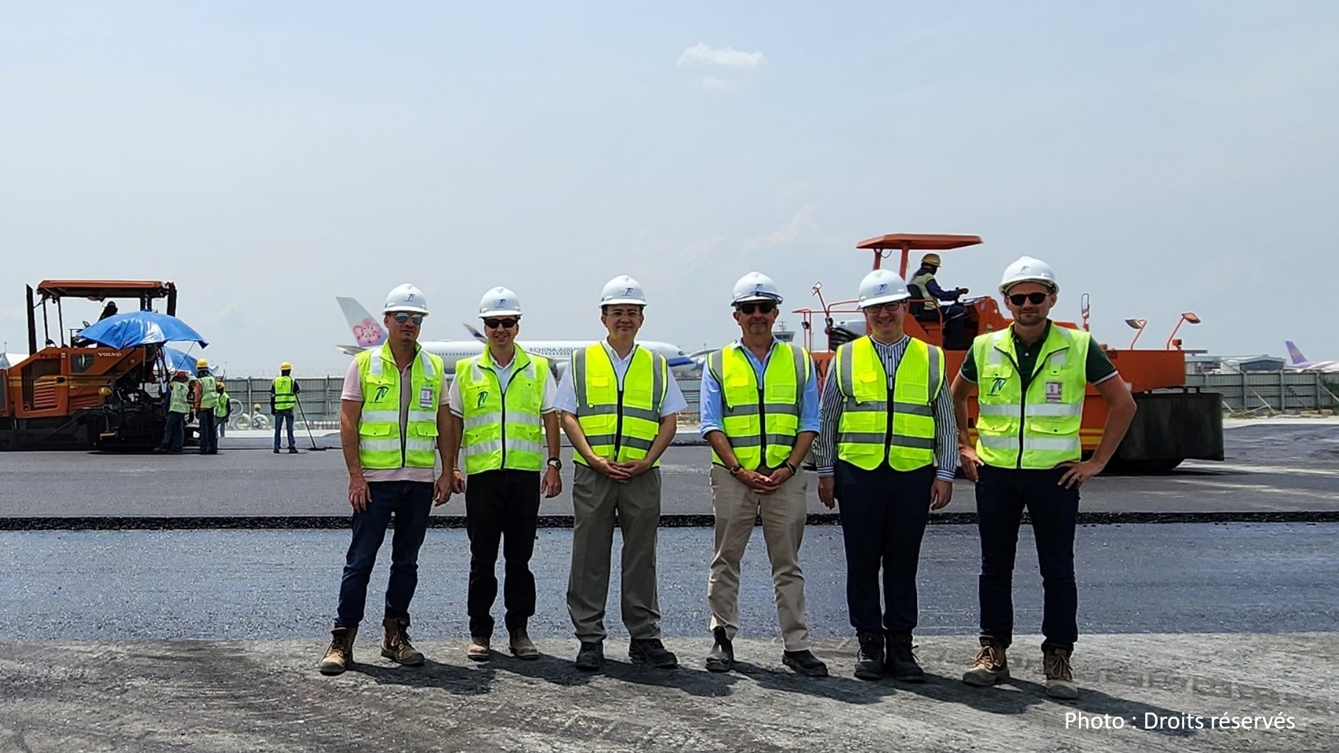 L’ambassadeur De France Visite Le Projet D’extension De L'aéroport ...